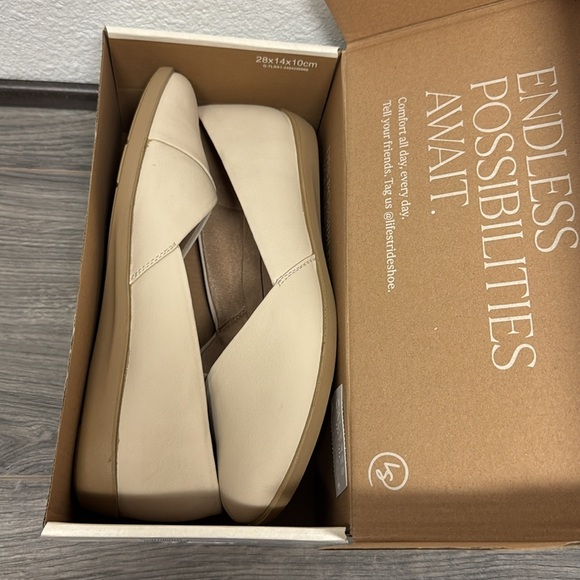 LifeStride Notorious Flat (WIDE)* - Picture 2 of 10